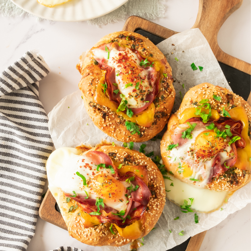 Bagel with Egg, Prosciutto & Garlic Butter