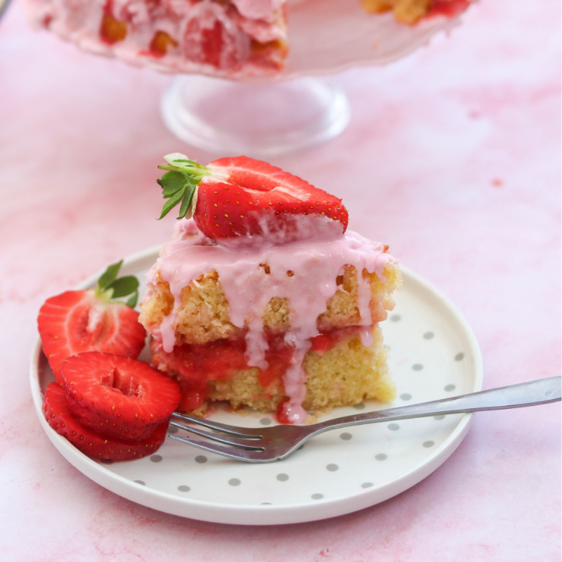 Vanilla Cake with Strawberry Filling