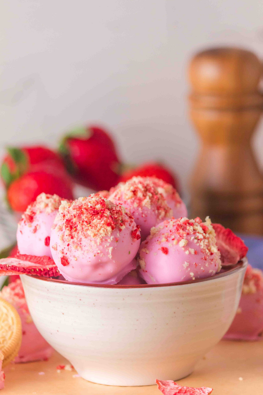 Easy Strawberry Cheesecake Truffles